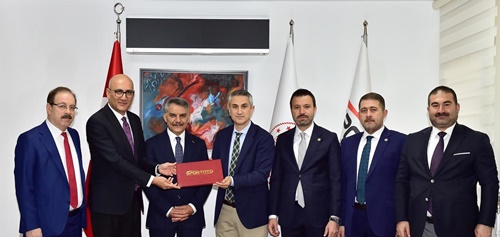  4 ADET SENTETİK ÇİM YÜZEYLİ FUTBOL SAHASI VE 4 ADET BASKETBOL-VOLEYBOL SAHASININ İLÇEMİZE YAPILMASI İÇİN SÜPER TOTO BAŞKANLIĞI İLE İMZALAR ATILDI.